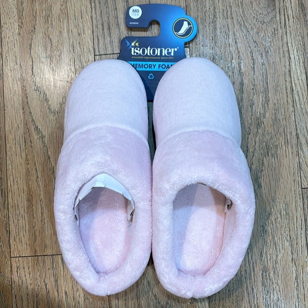 NWT Isotoner slippers, size M(7.5-8)